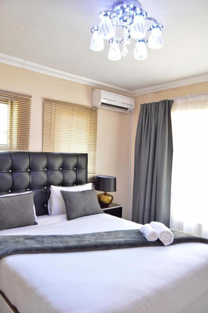 Dineo'S Lodge And Spa Burgersfort Exterior photo