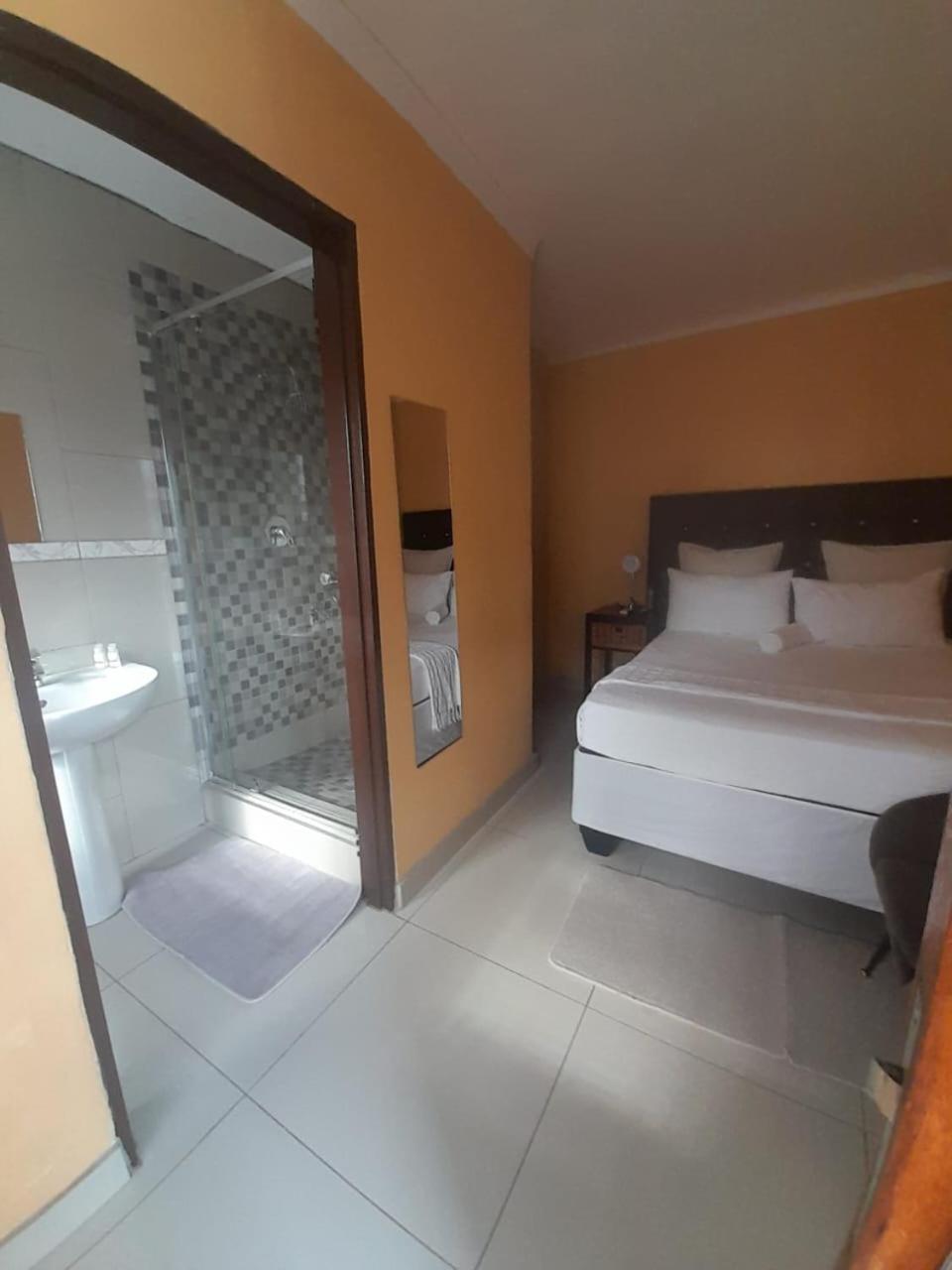 Dineo'S Lodge And Spa Burgersfort Exterior photo